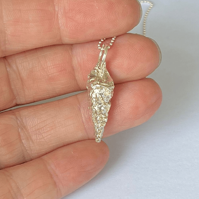 Sterling Silver Shell Pendant.